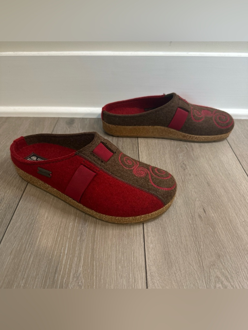 Haflinger Size 42 Men’s 9 Women’s 11 Unisex MAGIC SWIRL Red Brown Wool Clogs